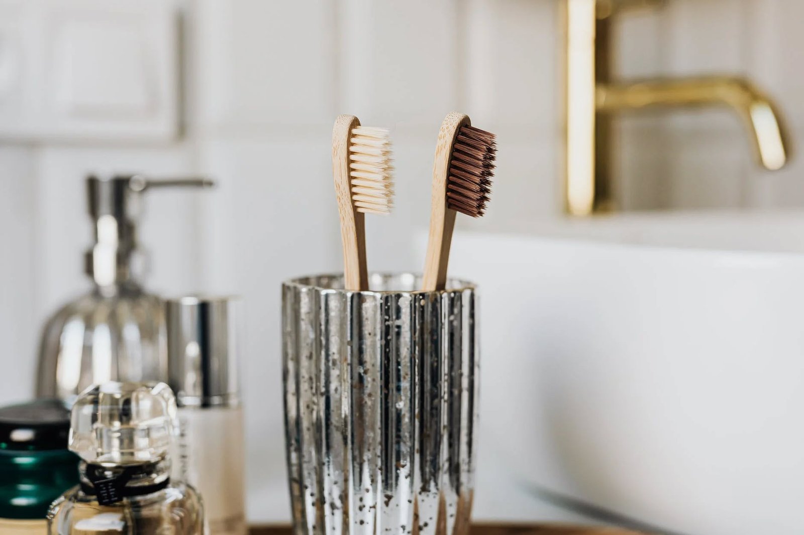 Read more about the article Brush for a Brighter Future: The Ultimate Sustainable Toothbrush